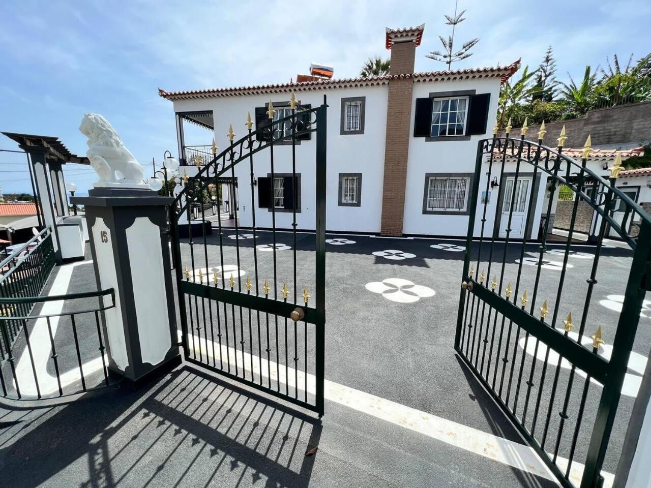 Comfortable 2-Bedroom Apartment For Relaxing Stays Funchal  Buitenkant foto