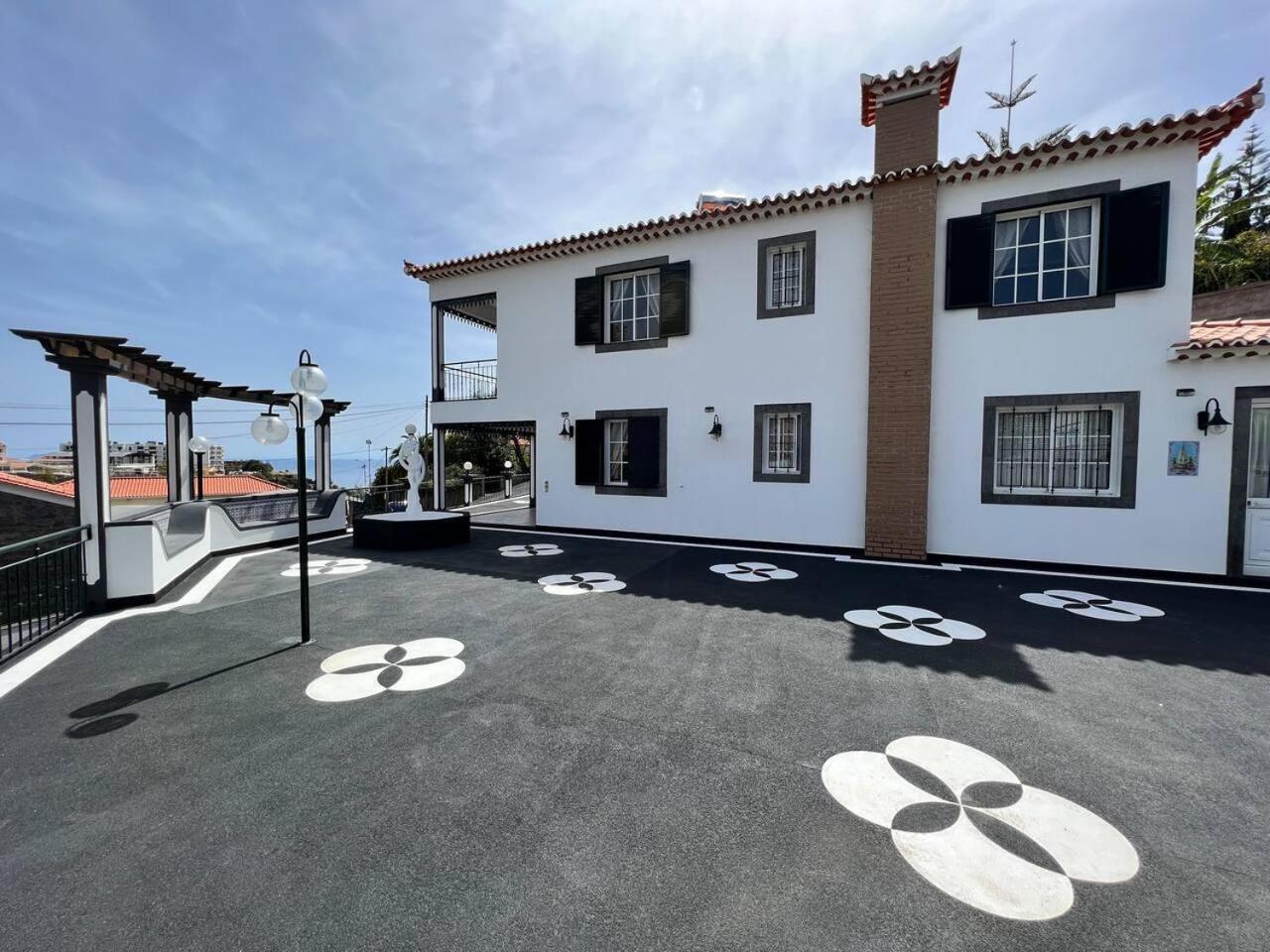 Comfortable 2-Bedroom Apartment For Relaxing Stays Funchal  Buitenkant foto