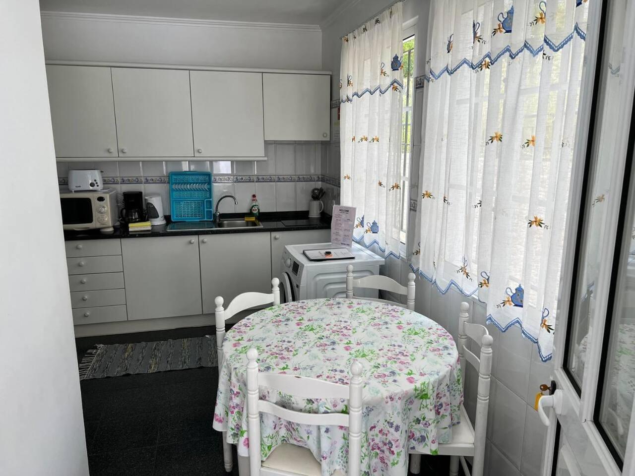 Comfortable 2-Bedroom Apartment For Relaxing Stays Funchal  Buitenkant foto
