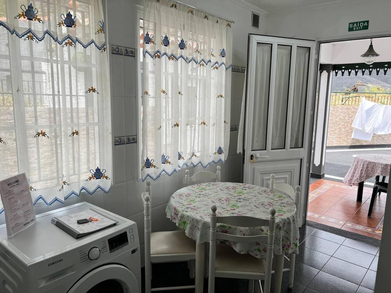 Comfortable 2-Bedroom Apartment For Relaxing Stays Funchal  Buitenkant foto